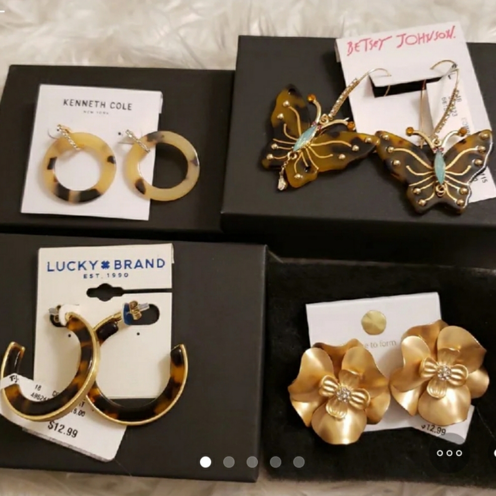 ELEGANT EARRINGS 4 PCS .